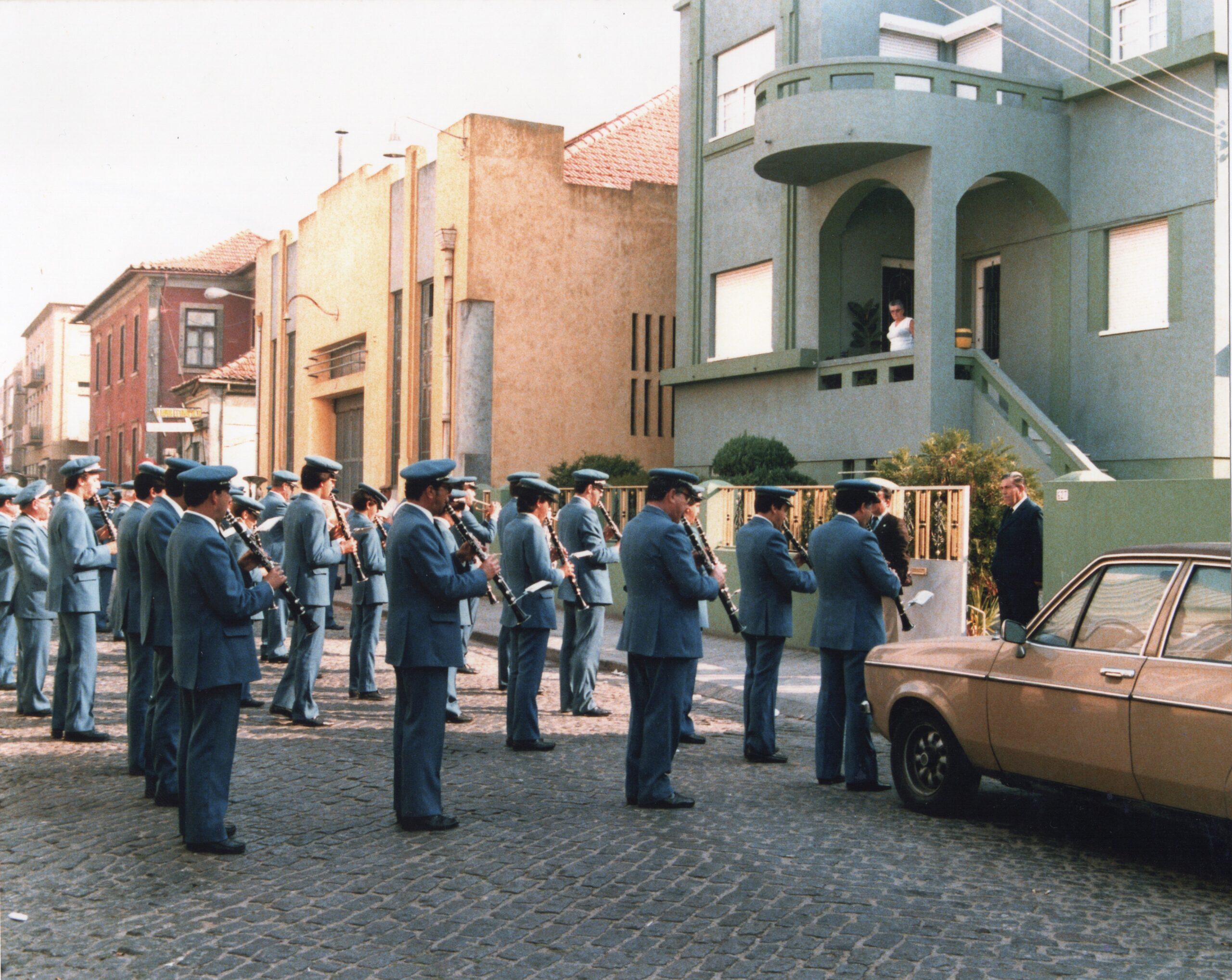 Banda fardada em rua de Espinho
